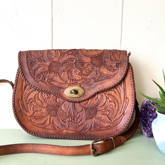 Vintage Handbags - VTG Hand Tooled Leather Purse
